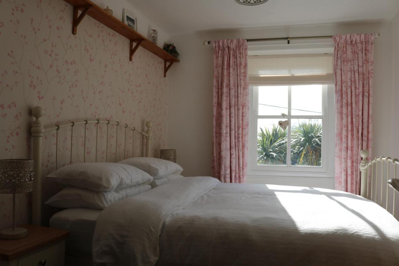 Large Cottage, 3 Beds All En-Suite, Small Village Location Overlooking Mousehole Penzance Exterior foto